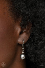 Load image into Gallery viewer, Lady In Waiting